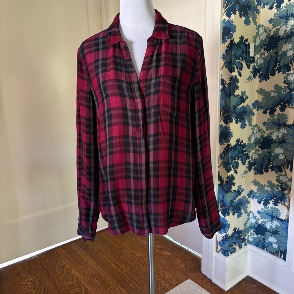 Paige plaid cabincore button down burgundy and black. Cozy womens Large. EUC